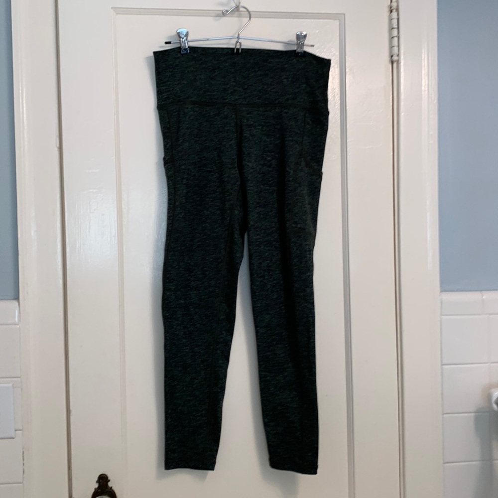 aerie chill play move hi waisted L leggings in charcoal grey